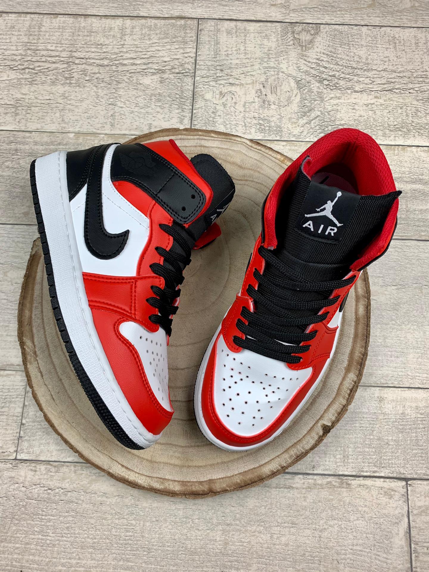 Nike Air Jordan 1 Mid "Chicago Toe" - Postu Tienda