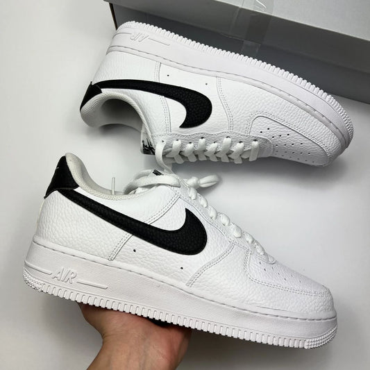 Nike Air force 1 logo negro