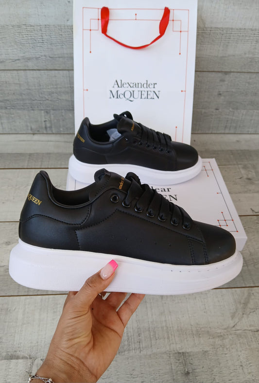 Alexander Mcqueen negras suela blanca